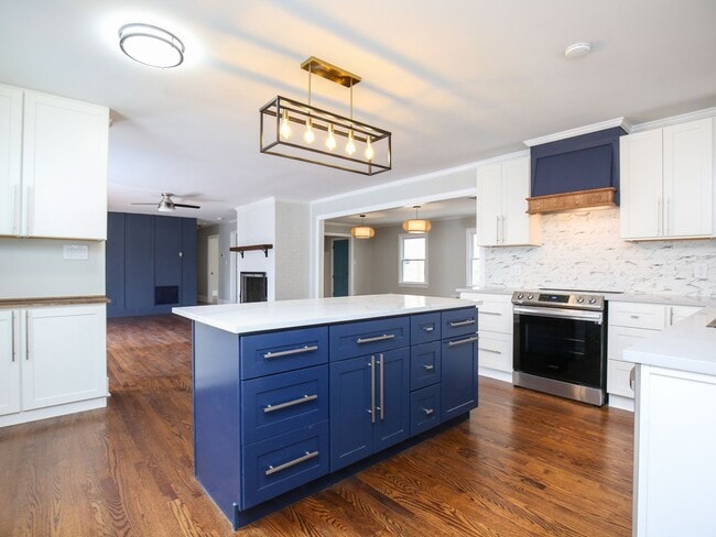 Building Photo - 4 Bed | 2 Bath House in Raleigh