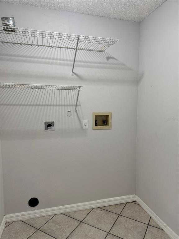 Building Photo - 1560 Bavon Dr