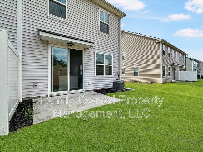 Building Photo - 133 Wild Holly Dr