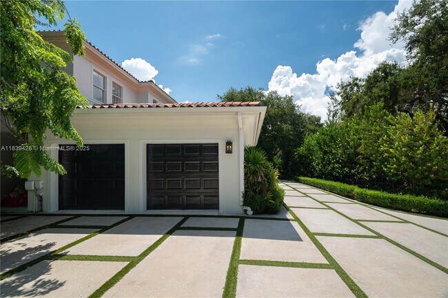 Building Photo - 680 Destacada Ave