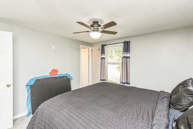 Building Photo - 15337 Edgehill Dr