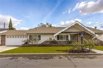 Building Photo - 1019 E Walnut Ave