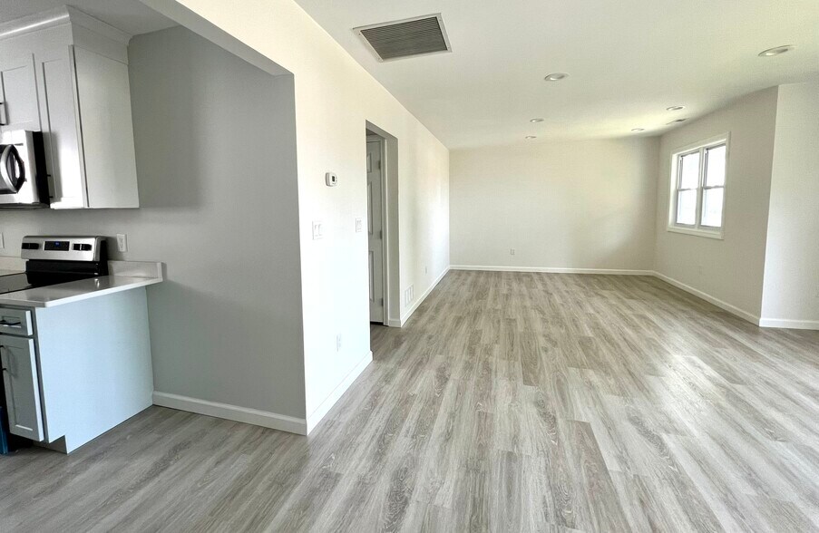 Building Photo - 171 Clark St