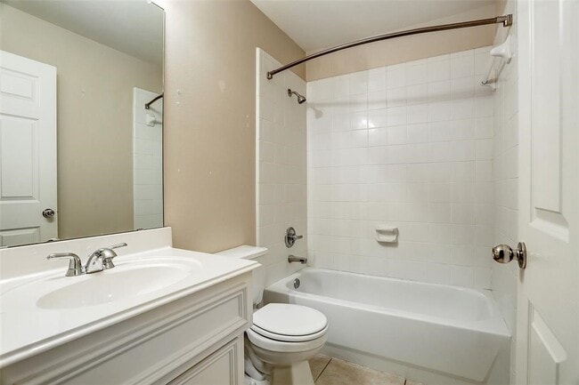 Building Photo - 934 E Heights Hollow Ln