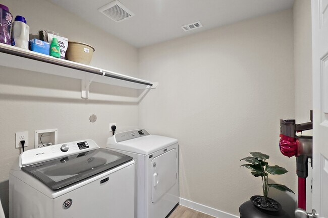 Building Photo - 127 Walnut Hl Ct
