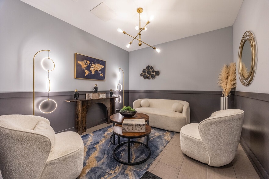 Building Photo - 1225 N La Salle Dr