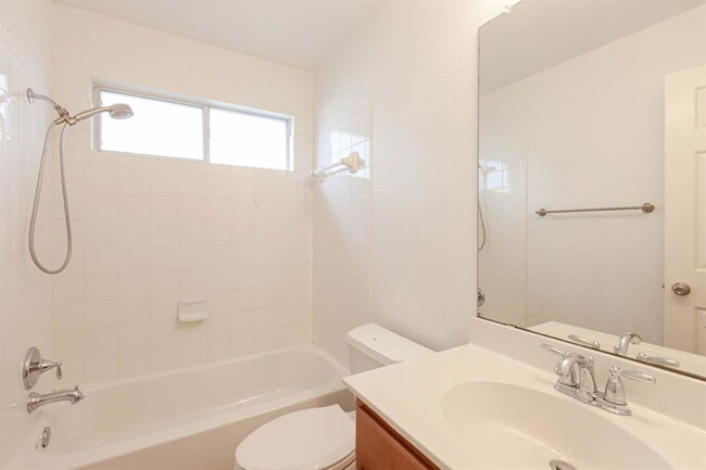 Building Photo - 906 Aiken Dr