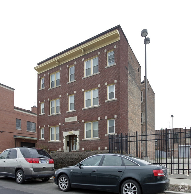 Building Photo - 466 Antoinette St