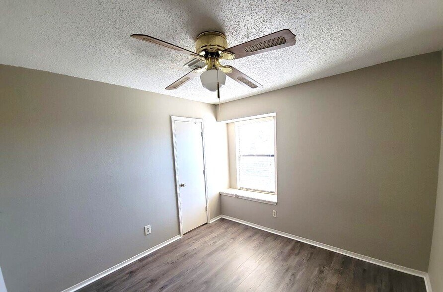 Building Photo - 6301 Fairlane Dr