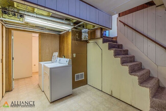 Building Photo - 1857 Anderson Ave