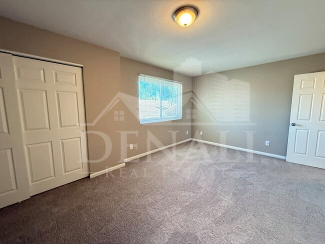 Building Photo - 2073 N Sunset Dr