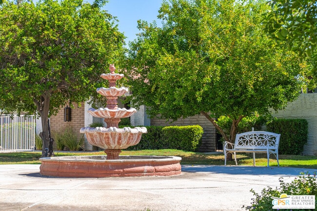 Building Photo - 4545 E 7 Lakes Dr