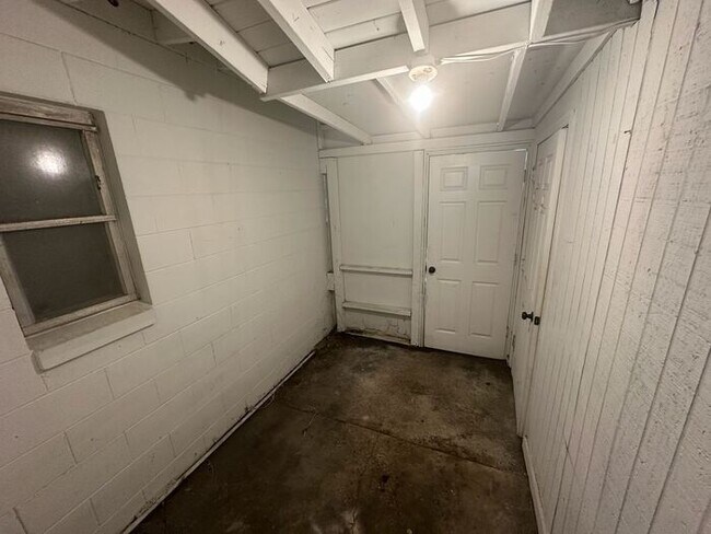 Building Photo - Charming 1/2 duplex in the heart of Orlando