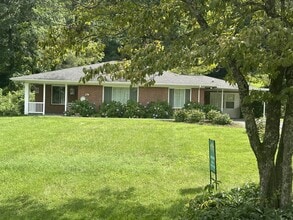 Building Photo - 276 Meadow Dr
