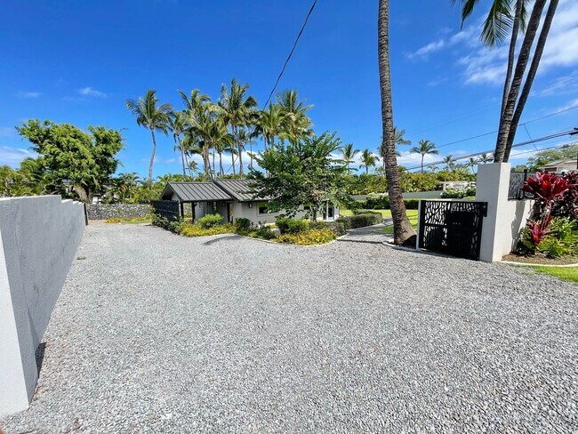 Building Photo - Experience Island Living in a Renovated 2-...
