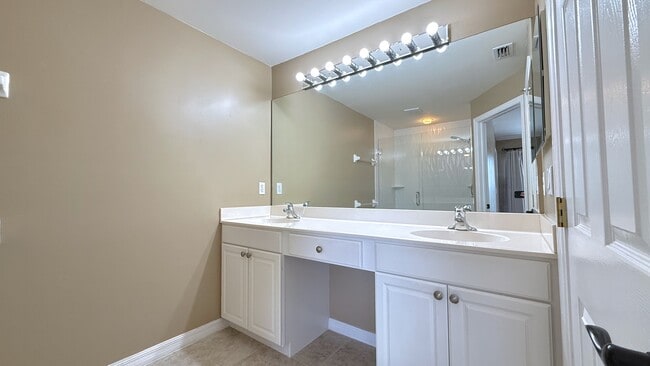 Building Photo - 8431 Village Edge Cir