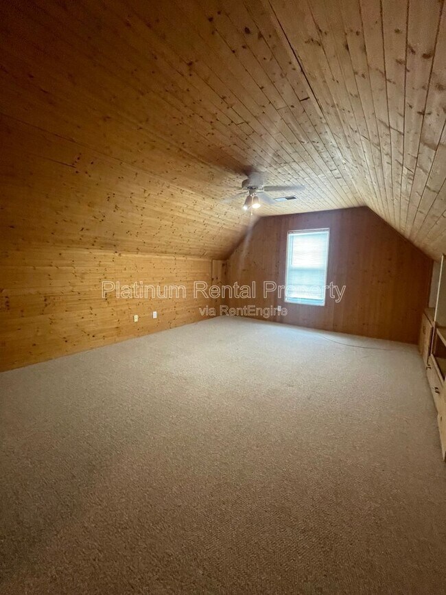 Building Photo - 475 Ellesmere Way