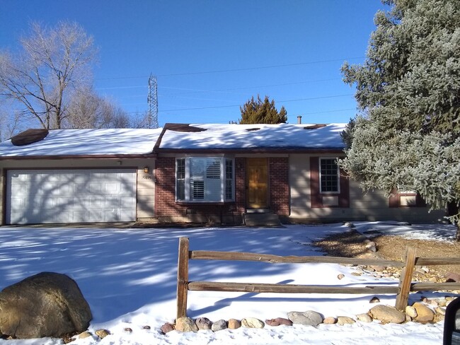 Primary Photo - 3 bed, 1 Bath, 1000 SF with washer/dryer, ...