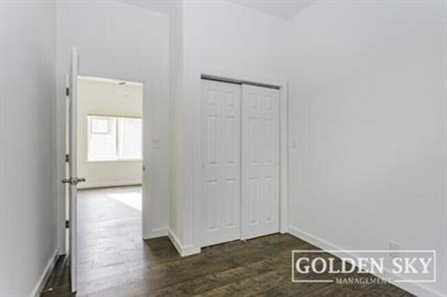 Building Photo - 820 S Hackley St