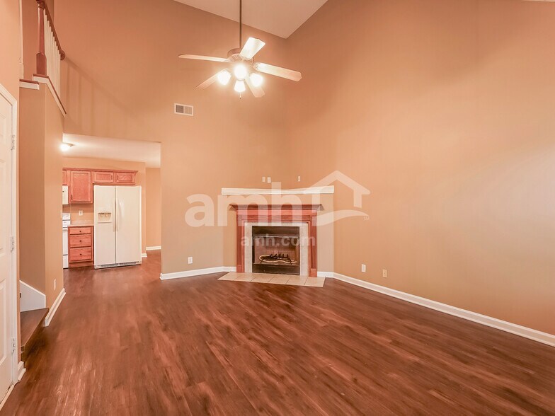 Building Photo - 1006 Hendricks Ct