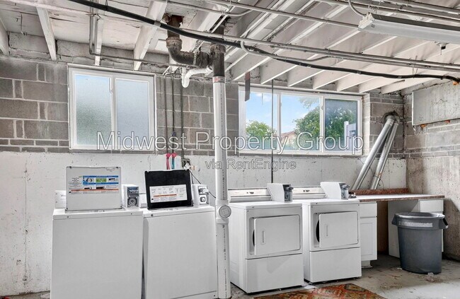 Building Photo - 2501 S Big Bend Blvd