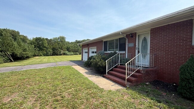 Building Photo - Move-In Ready 3-Bed, 2.5-Bath Home with a Beautiful Big Yard in Peaceful Jackson, NJ