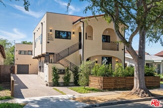 Building Photo - 8931 Hubbard St