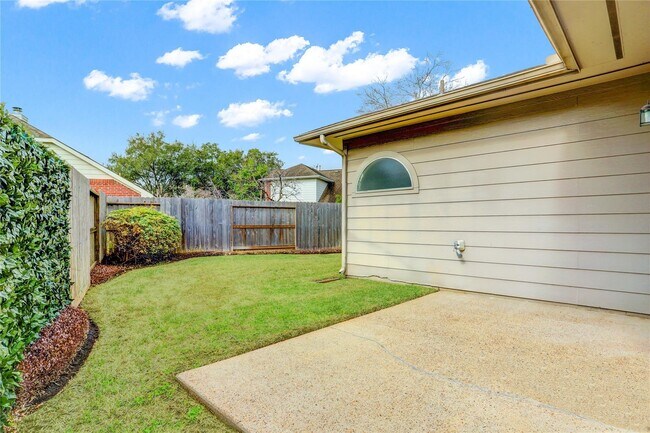 Building Photo - 4822 Silverlake Dr