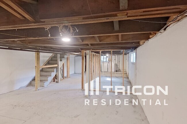 Building Photo - 407 W Waverly Rd