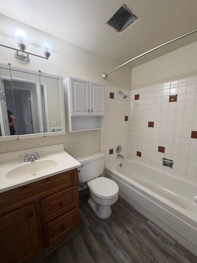 Building Photo - One Level Living w/ Private Oversized Backyard
