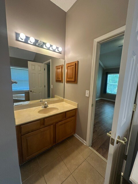 Building Photo - Spacious 4 Bedroom Home With Upstairs Private Suite And 2 Car Garage
