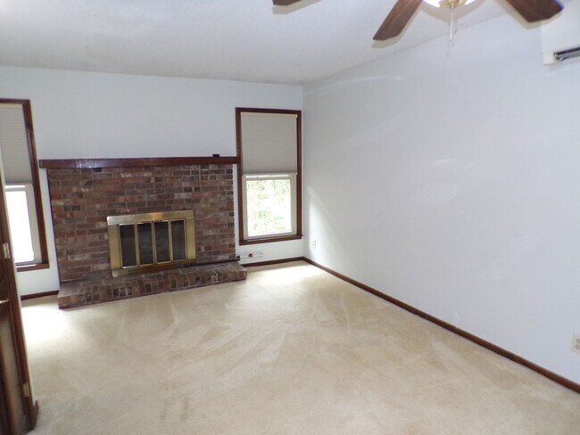 Building Photo - Unique 2 Bed 2.5 Bath Country Home!