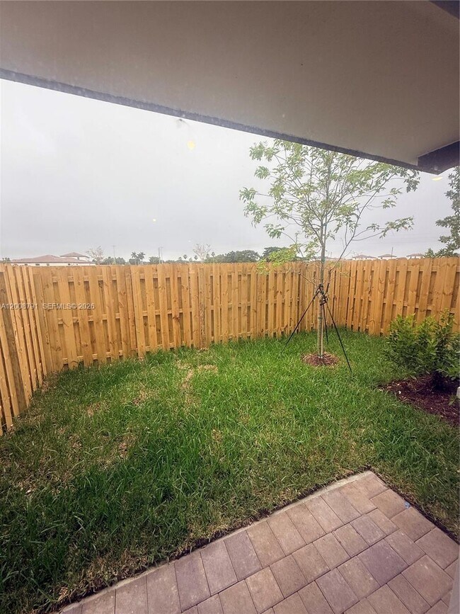 Building Photo - 2746 SE 24th Terrace