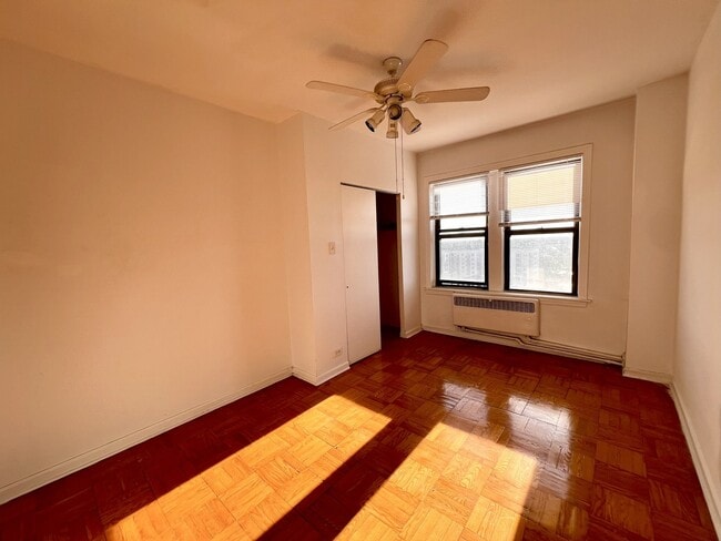 Building Photo - 6230 N Kenmore Ave