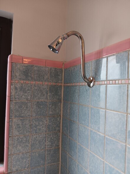 New Shower Head - 4525 Roth Ave
