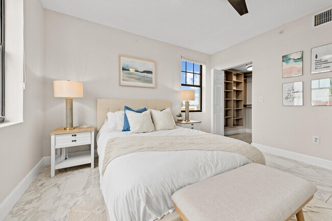 Building Photo - 511 Lucerne Ave