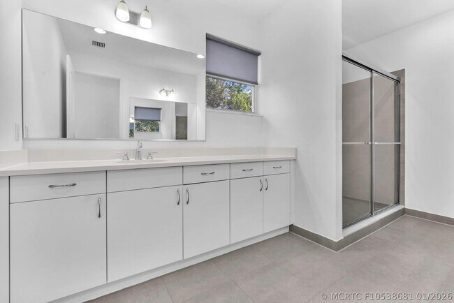 Building Photo - 6947 Pines Cir