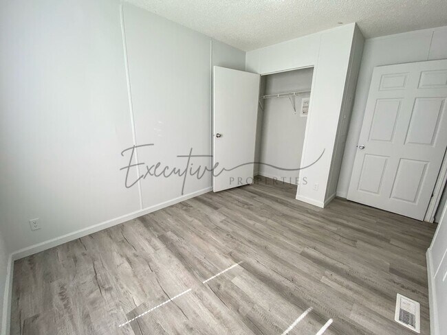 Building Photo - Affordable 3-Bedroom Mobile Home in Sulphu...