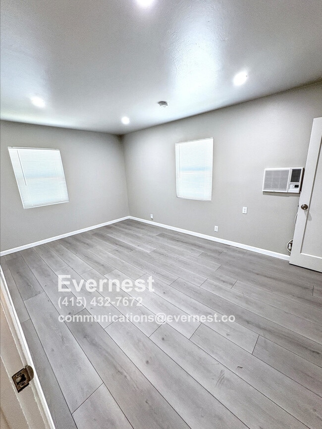 Building Photo - Charming 2-Bedroom, 1-Bathroom House in a ...