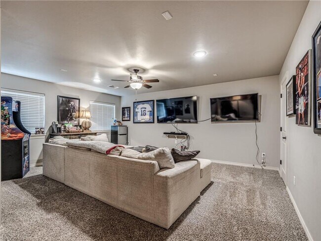 Building Photo - Beautiful home in Kelly Lake Estates + 4 bedrooms + 3 full bathrooms