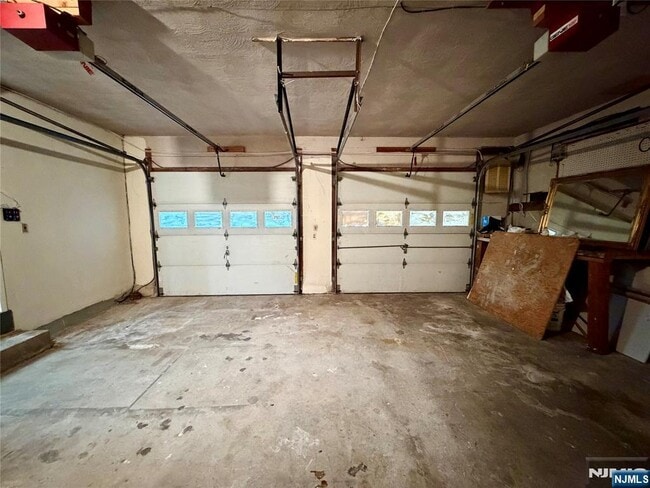 Building Photo - 517 Fordham Pl