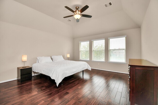 Building Photo - 2202 Waterford Park St