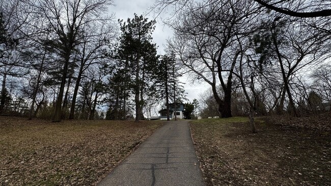 Building Photo - Wonderful 4BR 3BA w/ 2 Car Garage on 1.38 Acres in desirable Mendota Heights neighborhood!