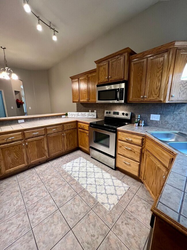 Building Photo - Wonderful Rental Home in Sycamore Creek!