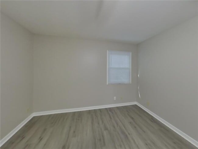 Building Photo - 3409 Brookview Dr