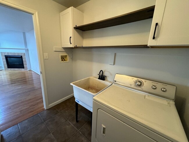 Building Photo - THREE BEDROOM  w Finished Basement- PARKLA...