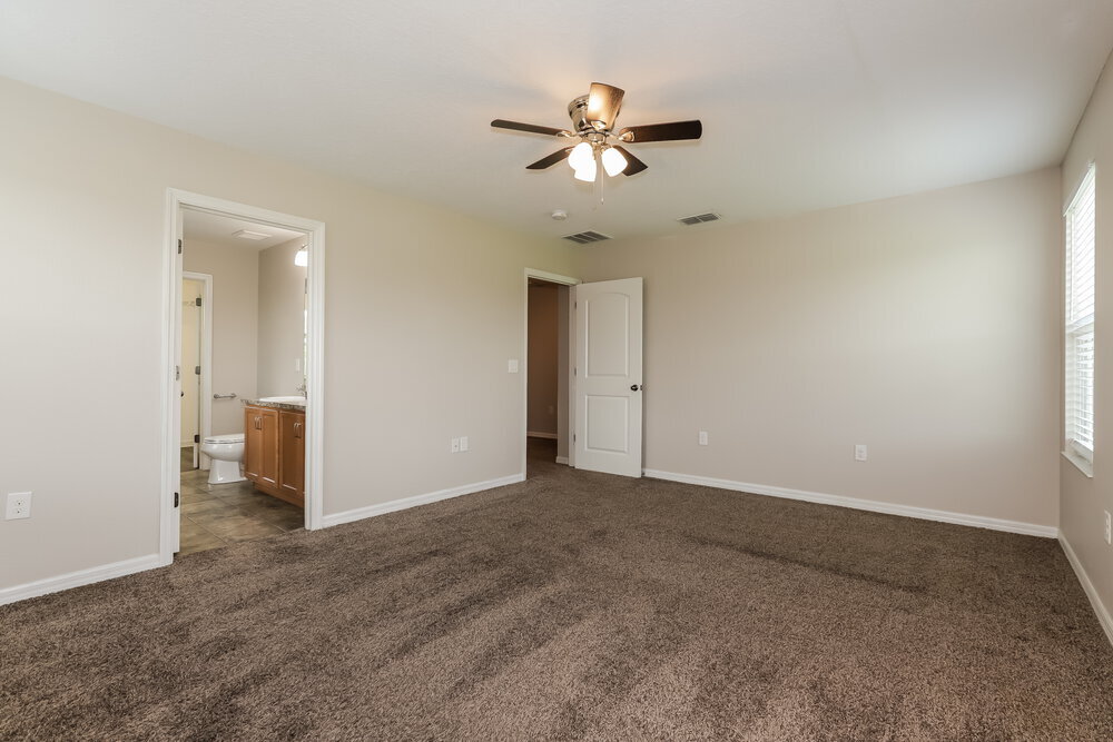 Building Photo - 10716 Southern Forest Dr