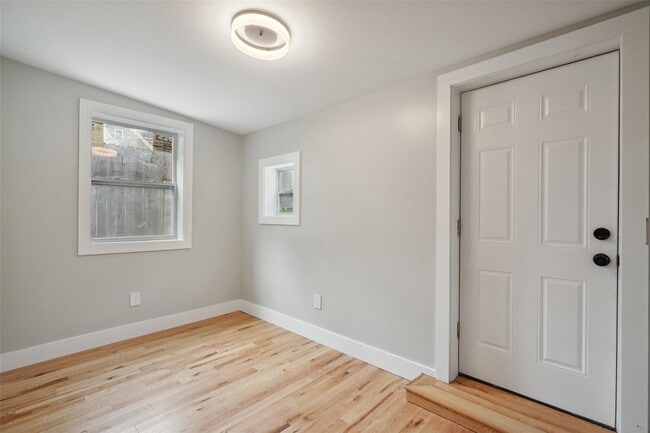 Building Photo - 405 Grand St