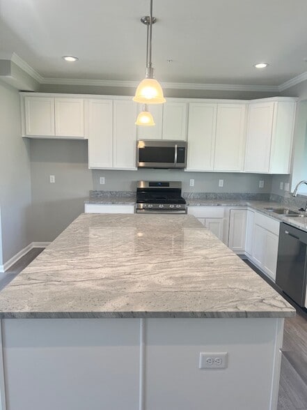 Kitchen - 181 Lockheed Dr