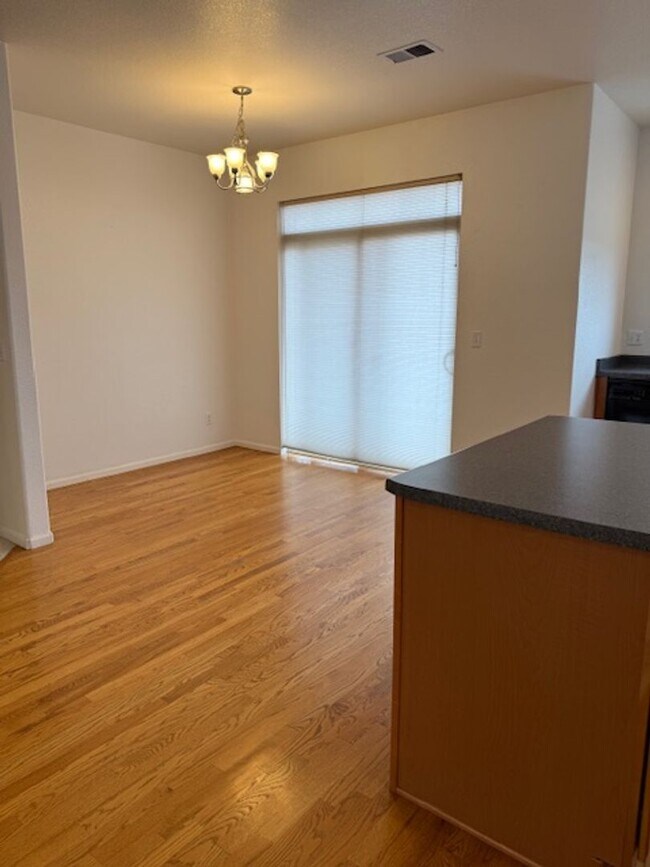 Building Photo - 3 Bed End Unit Townhome near Old Town Arvada